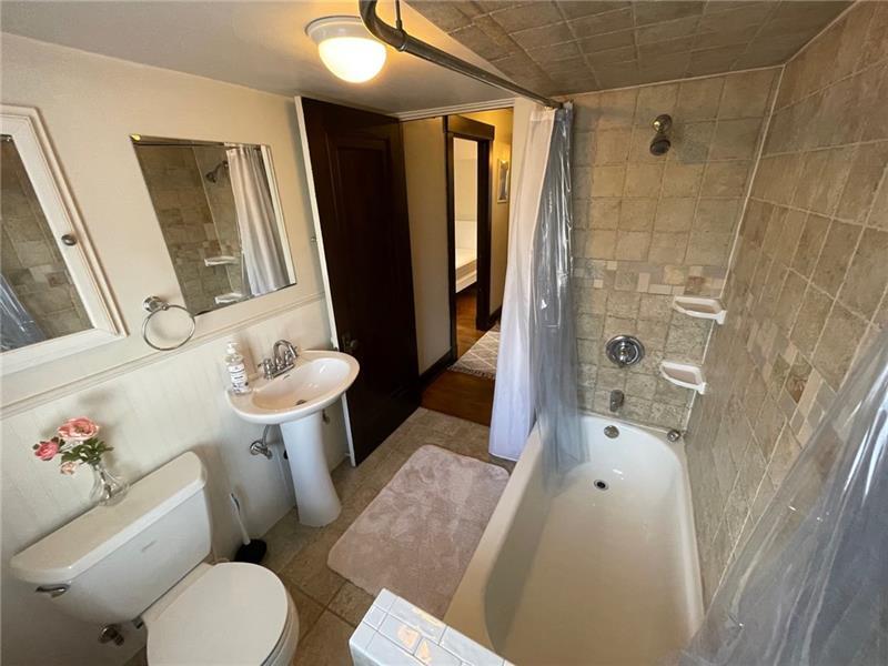 5870 Bartlett Photo 29