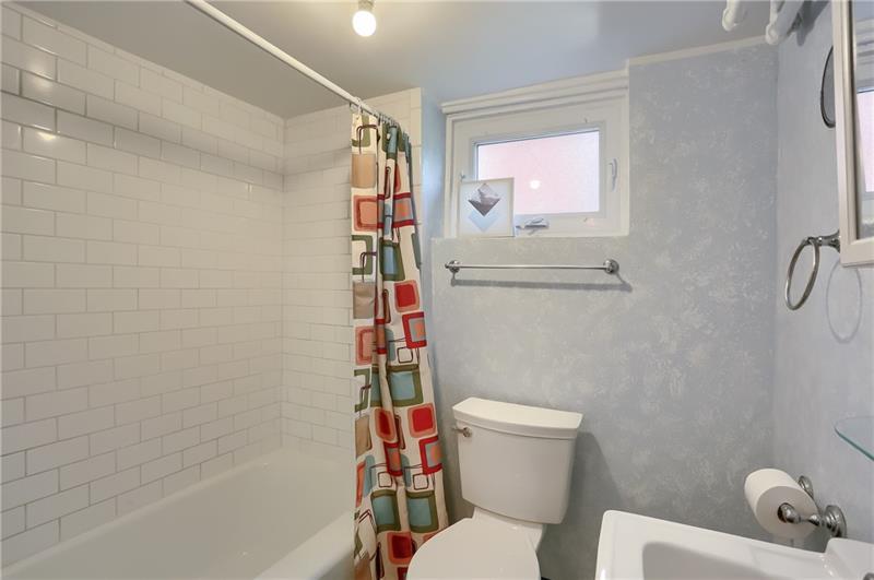 118 Brightwood Ave. Photo 39