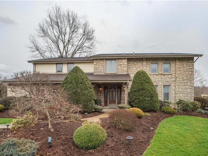106 Aston Court, Peters Township