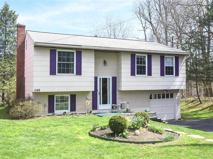 1146 Marble Drive, Moon-Crescent Twp
