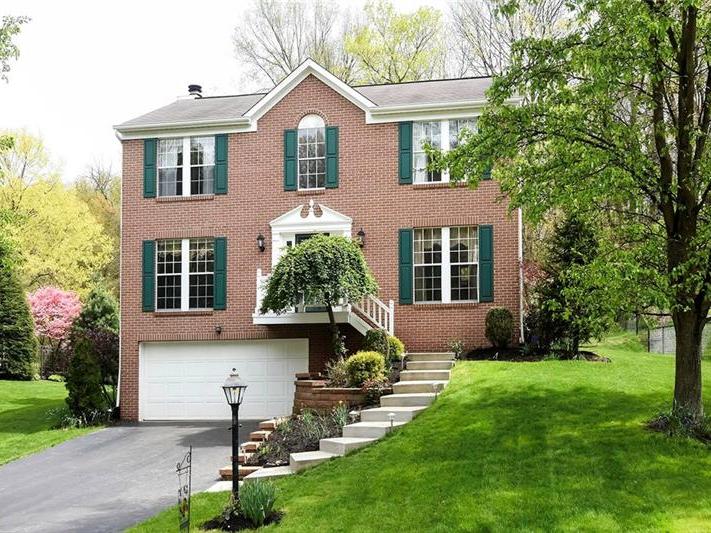 322 Shady Glen Drive, Moon-Crescent Twp