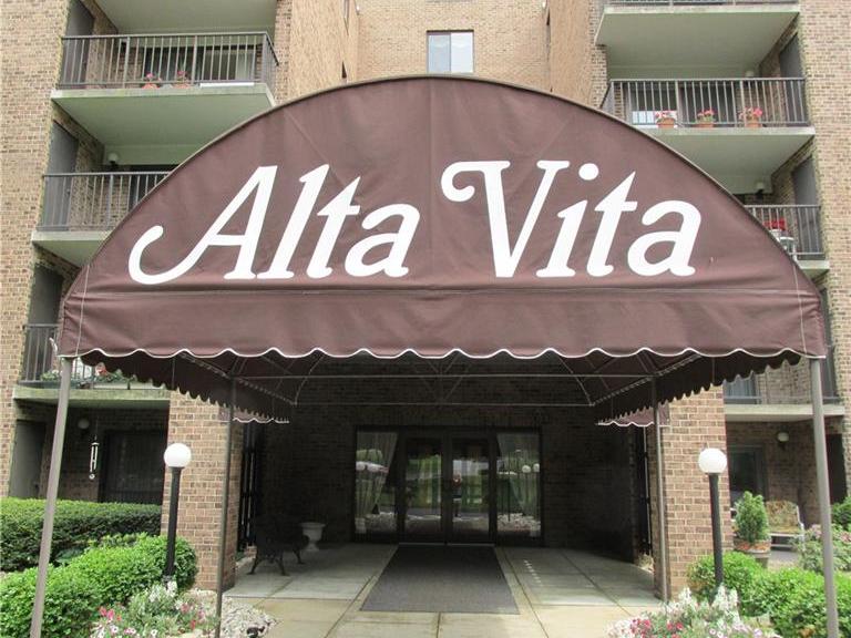 3 Alta Vita Drive, 706, Hempfield Township