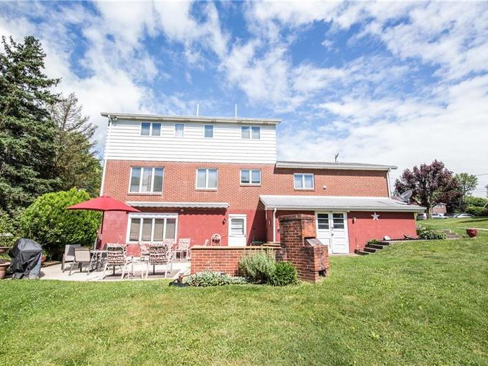 833 Kiski Park Dr, Washington Township