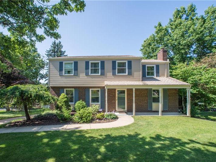 123 W Edgewood, Peters Township