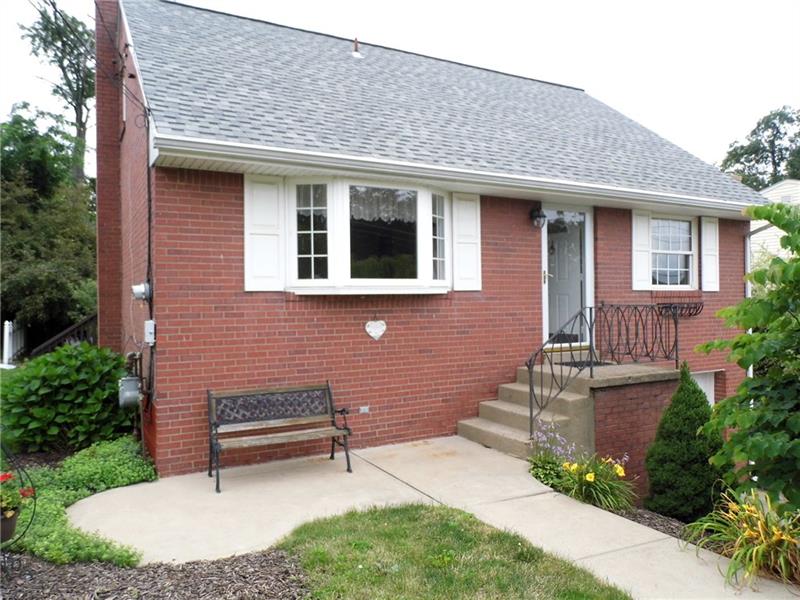 210 Clubside Dr, Moon-Crescent Twp