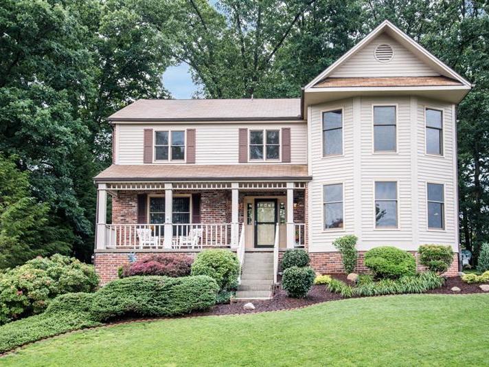10141 Woodbury Dr, McCandless