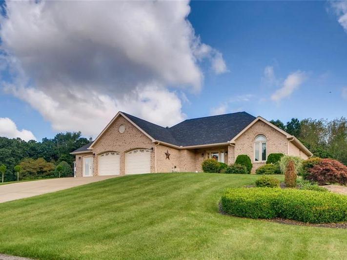 114 Oakland Hts, Center Township
