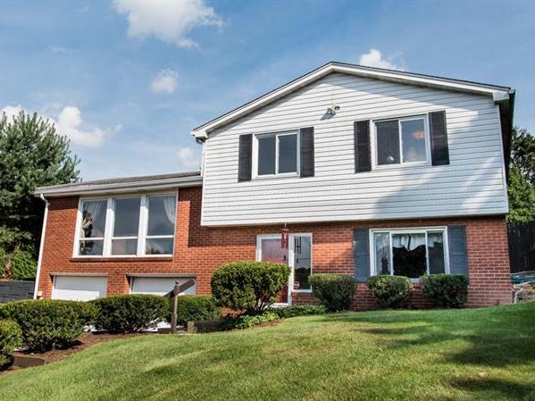 2402 Fairhill Rd, Franklin Park