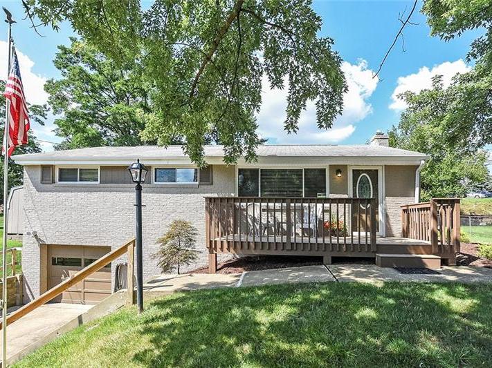115 Greenlea Dr, Moon-Crescent Twp