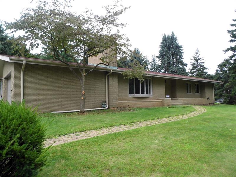 107 Bradley Dr, Moon-Crescent Twp