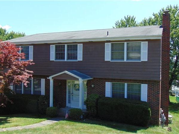 26 Adrian Dr, Hempfield Township