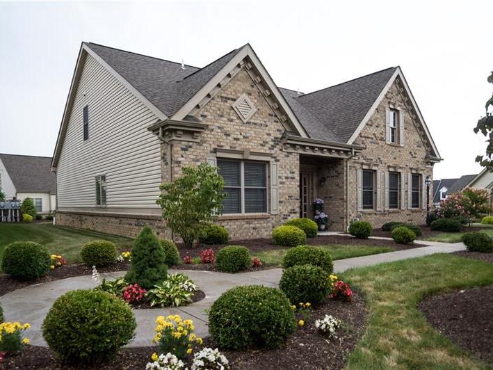 7012 Berringer Ct, Moon-Crescent Twp