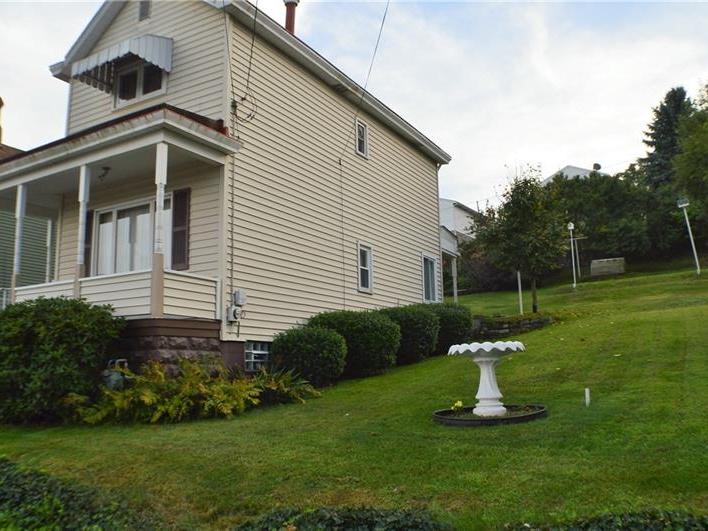 905 Oakland Ave, Charleroi