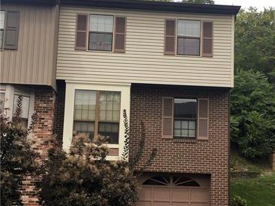654 Woodcrest Dr, Robinson Township