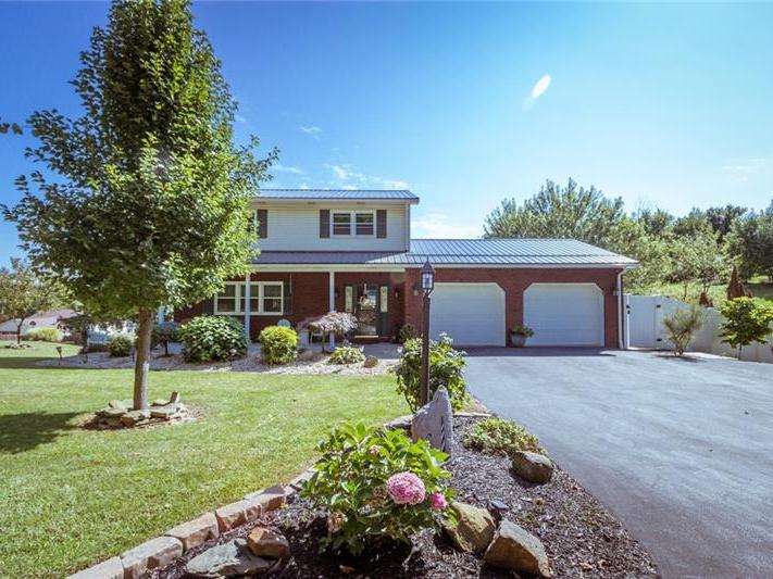 215 Londonderry Drive, Daugherty Township