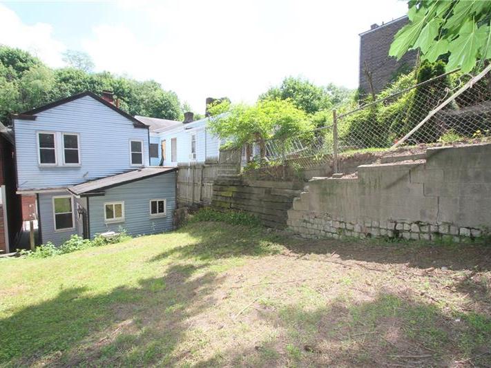 2629 Quarry Street, South Side