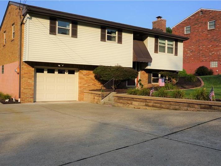 629 Pikeview Drive, Plum Boro