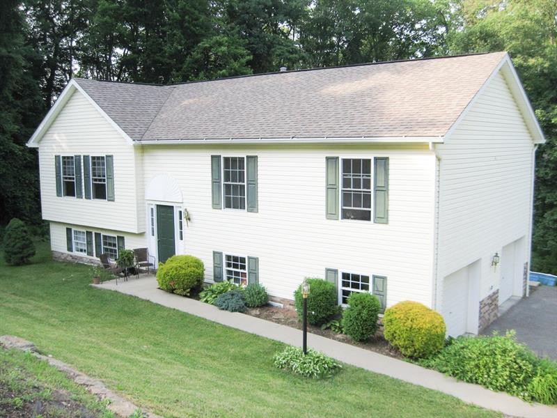 215 E Hilltop Dr, Center Twp
