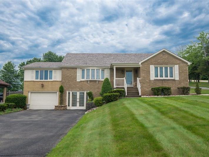 14521 Blue Dell Lane, North Huntingdon