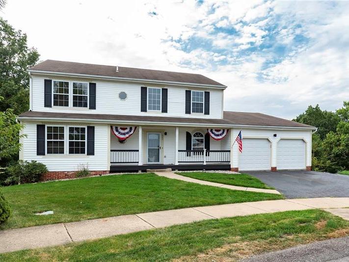 442 Skylark Drive, Moon-Crescent Twp