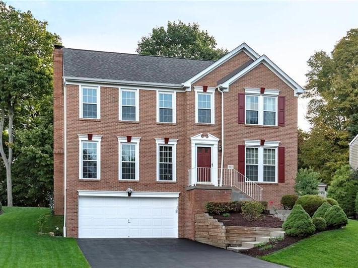352 Indian Ridge Drive, Moon-Crescent Twp