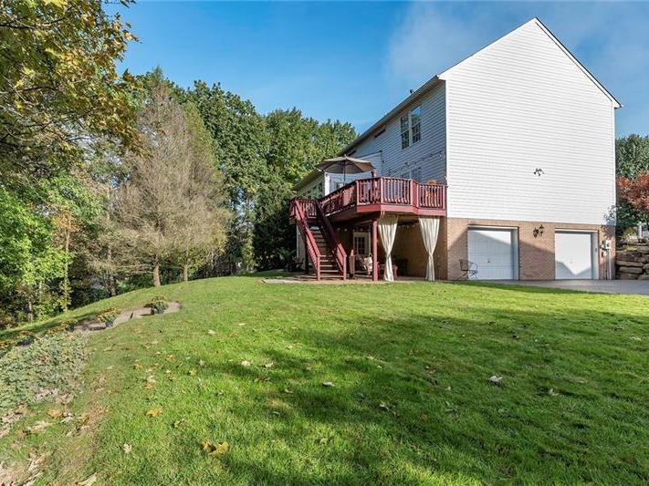 507 Dogwood Ct, Moon-Crescent Twp