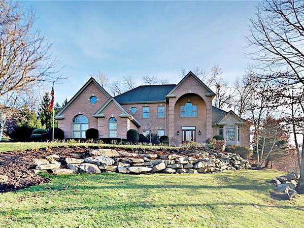 102 Lyndhurst Cir, Pine Twp
