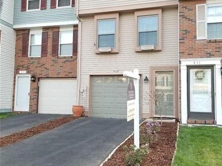 412 Timber Trl, North Fayette