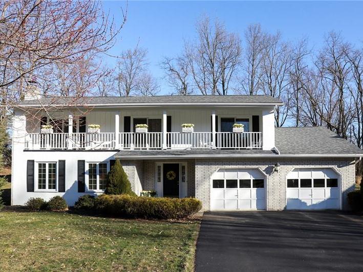 2400 Antrim Court, Franklin Park