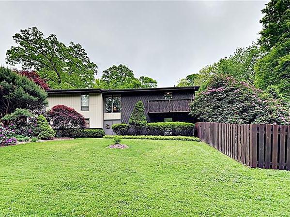 250 Wexford Bayne, Pine Twp