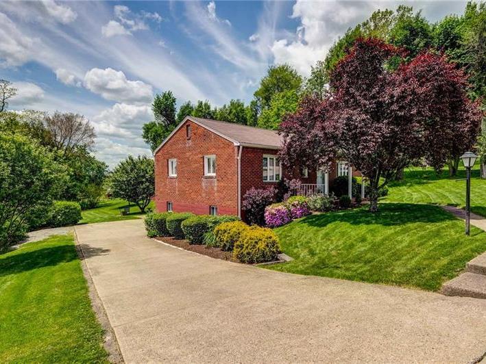 49 Herbst Rd, Kennedy Twp