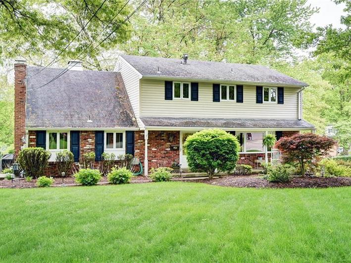 1509 Holly Hill Dr, Bethel Park