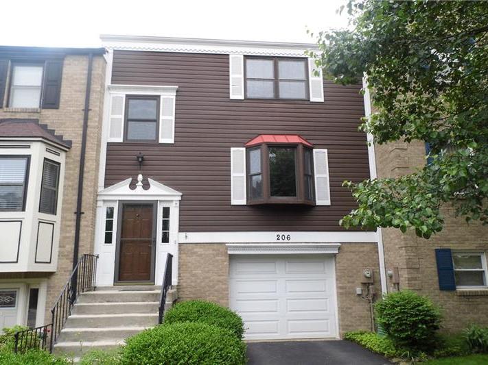 206 Canterbury Dr, 206, Moon-Crescent Twp