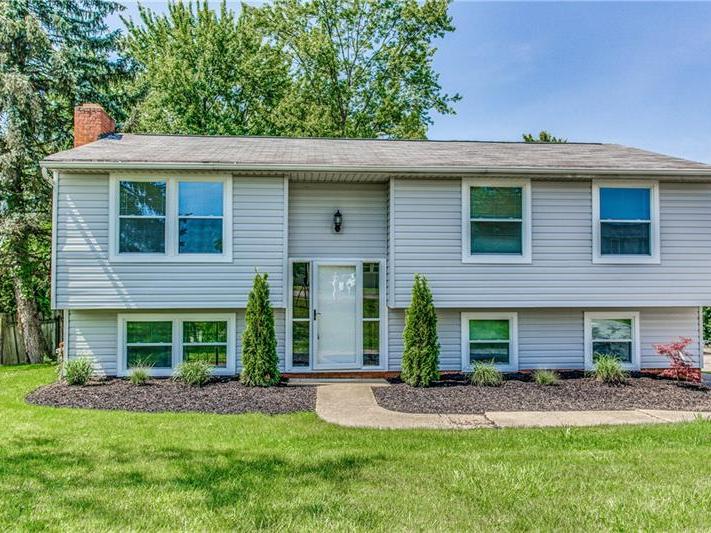 123 Scottsdale Dr, Moon-Crescent Twp