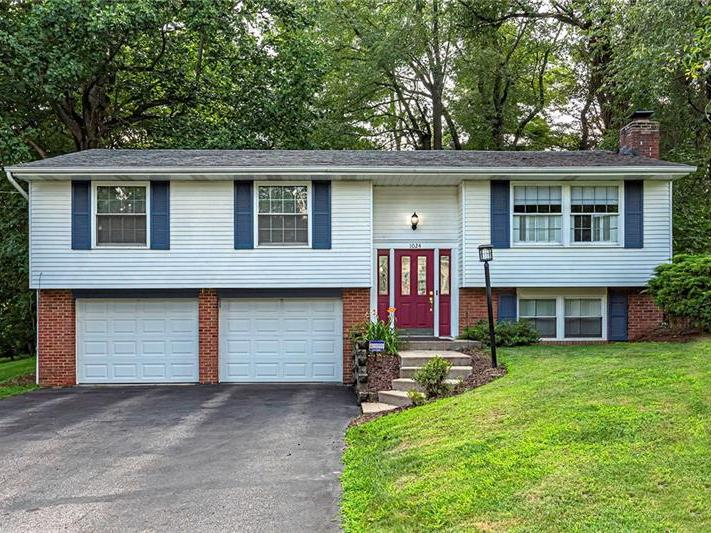 1024 Chanticleer Drive, Moon-Crescent Twp