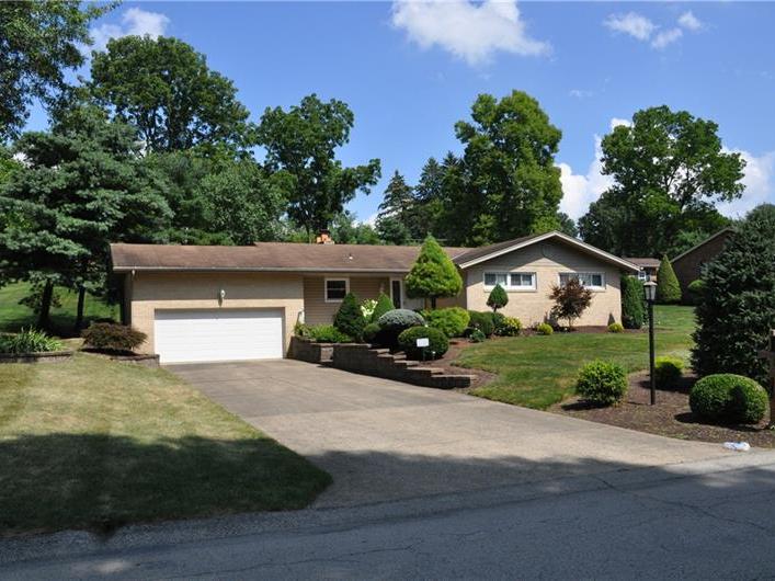 106 Stratford Dr, Peters Twp