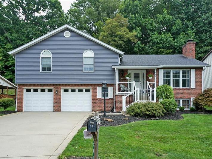201 Apple Hill Dr, Delmont