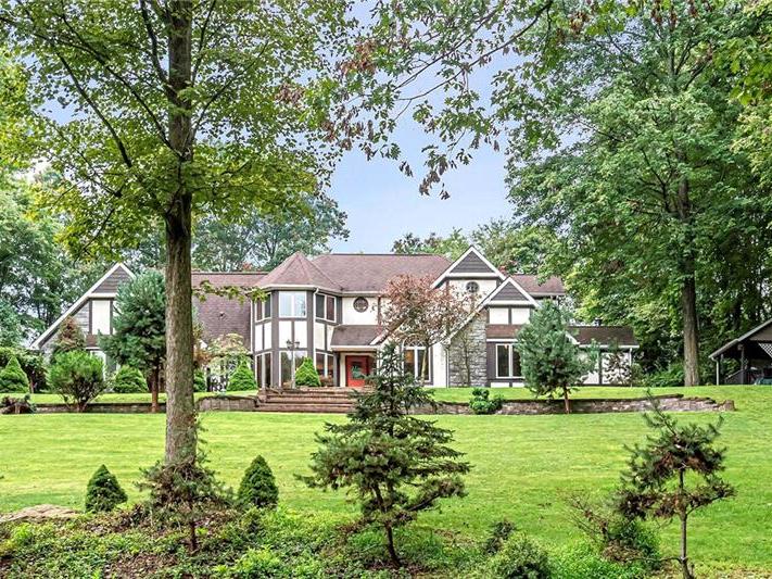 104 Landing Dr, Hanover Twp
