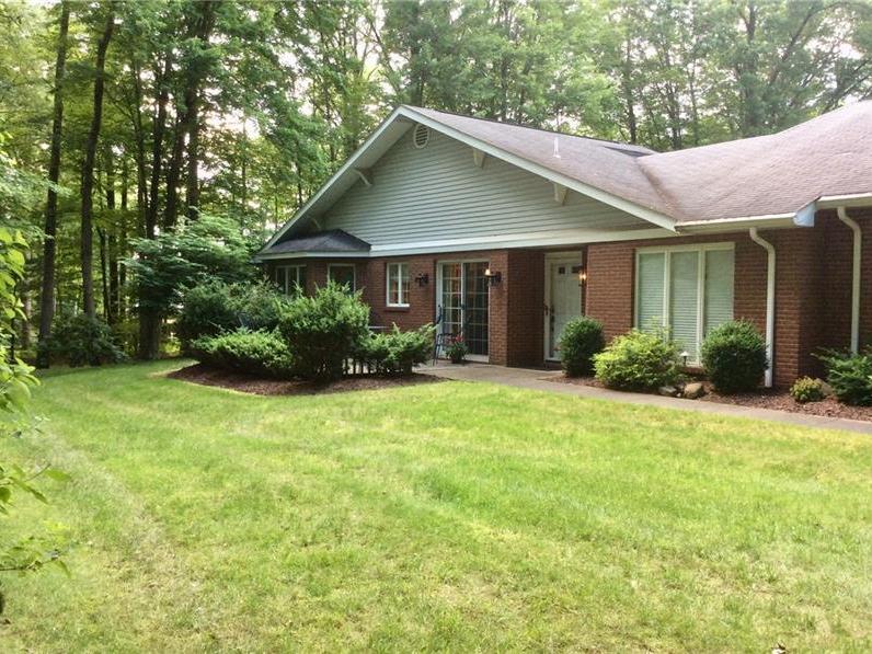 3872 N Point Dr, Neshannock Twp