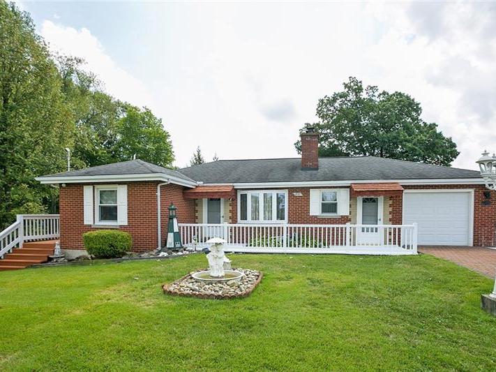 2757 Roselyn Dr, Murrysville