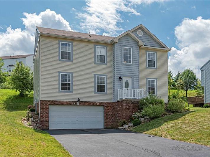 121 Commodore Drive, North Fayette