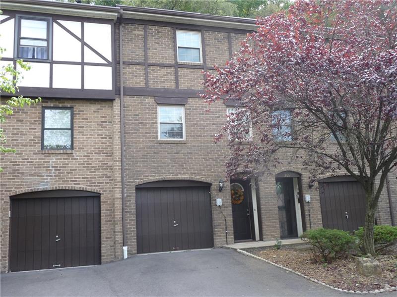 305 Newton Square, Moon-Crescent Twp