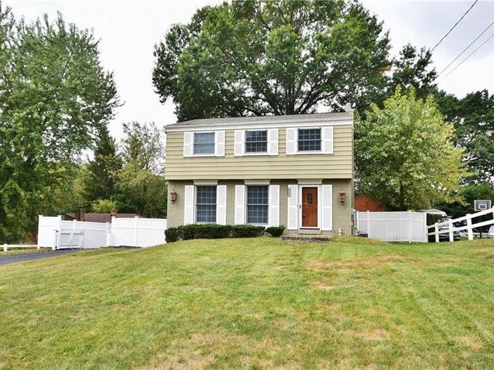 6180 Collie Dr, Bethel Park