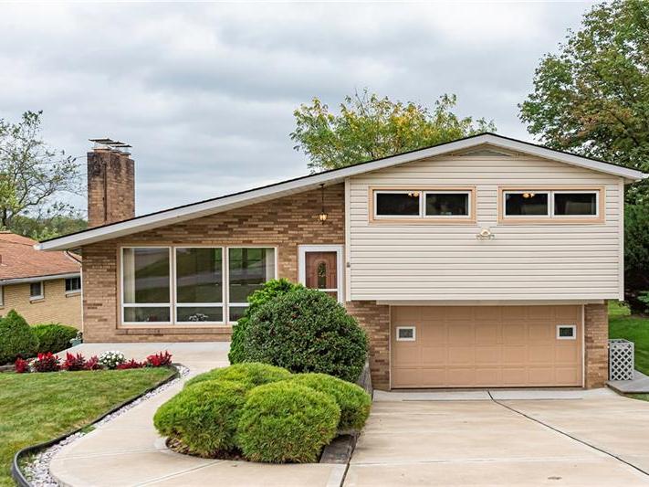234 Mccartney Drive, Moon-Crescent Twp