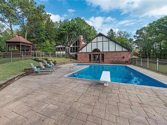 161 Shafer Rd, Moon-Crescent Twp