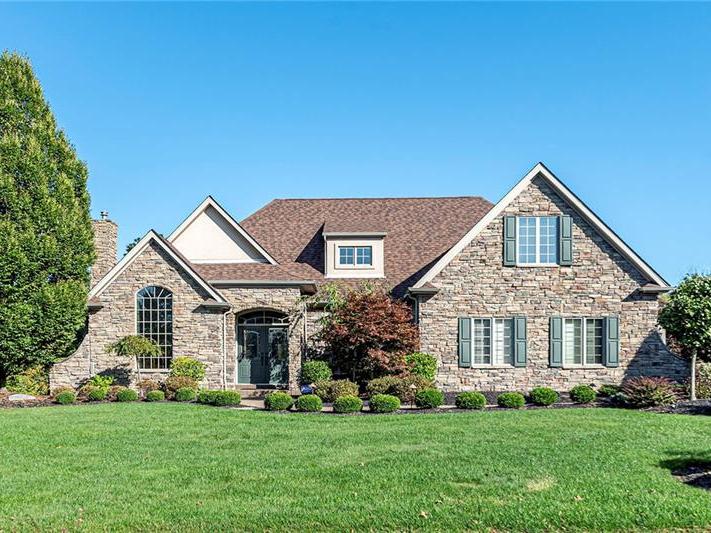 227 Lakeview Drive, Moon-Crescent Twp
