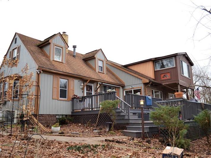 636 Woodlawn Rd, Manor Twp