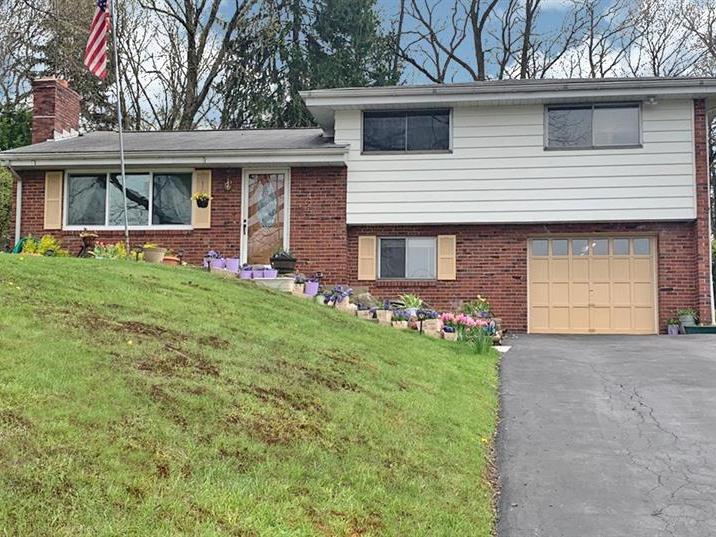 425 Emerald Dr, McCandless