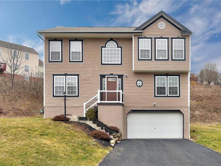 1305 Sandstone Dr, South Fayette