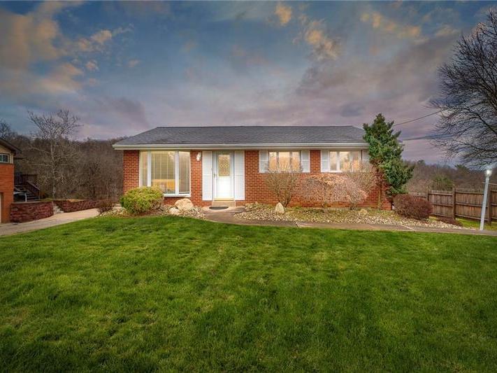 32 Hilltop Acres Rd, South Strabane